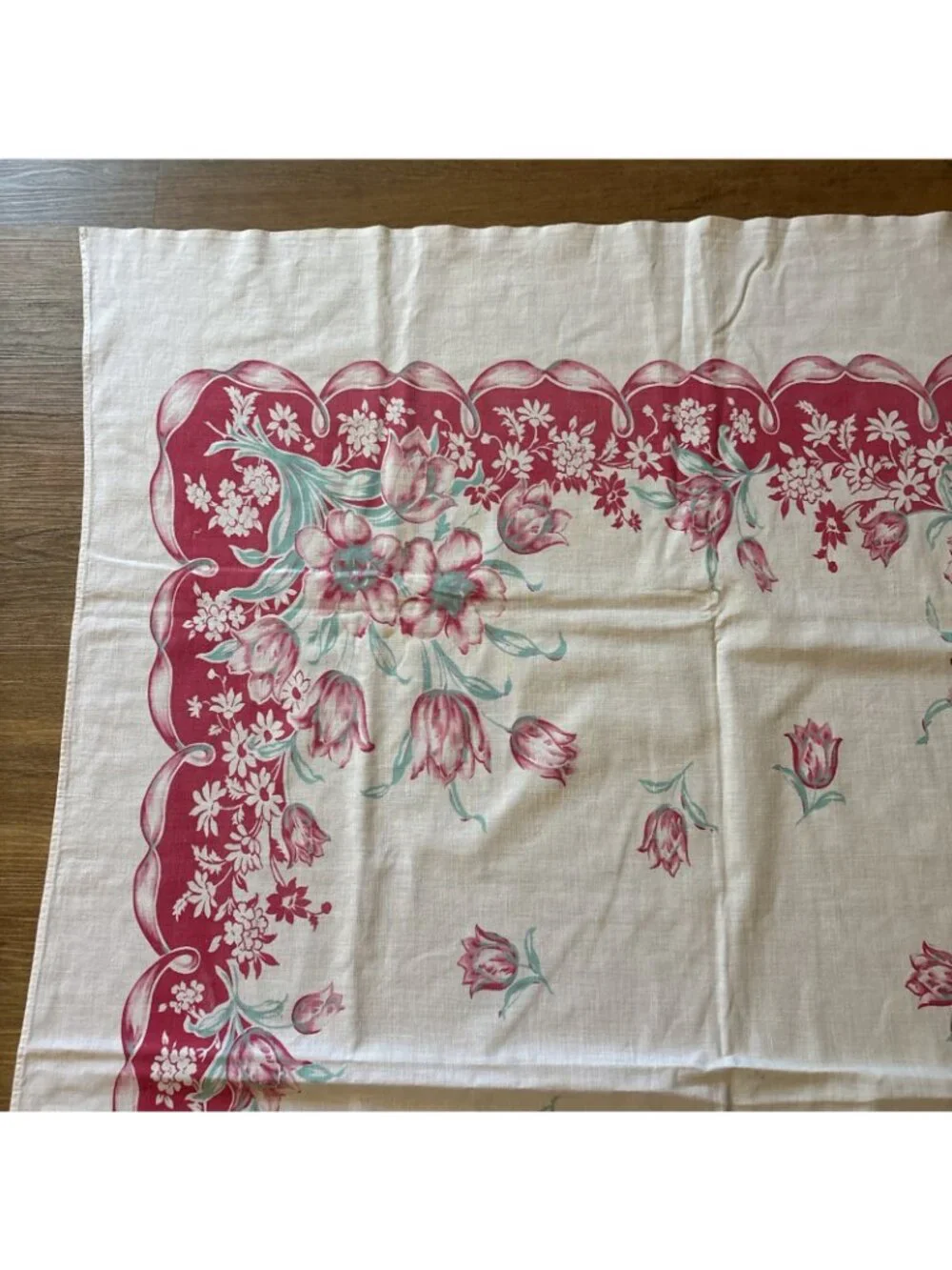 Vintage cotton Red & White Tulip Tablecloth Size 56 X 44